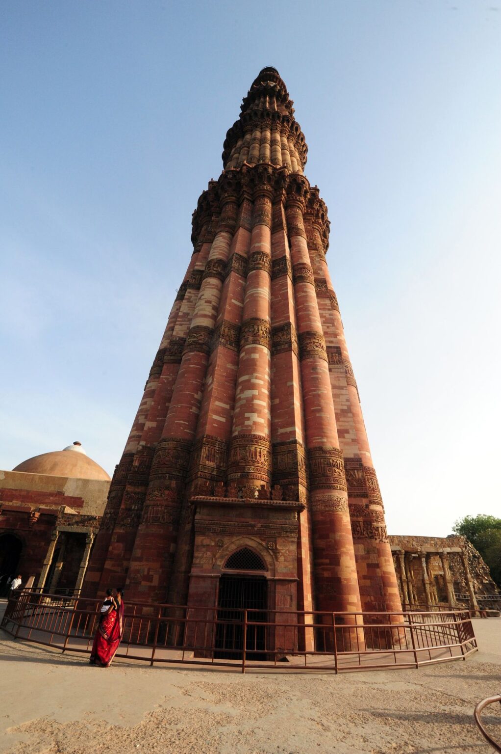 Der Qutub Minar Komplex Delhi Ein Unesco Weltkulturerbe