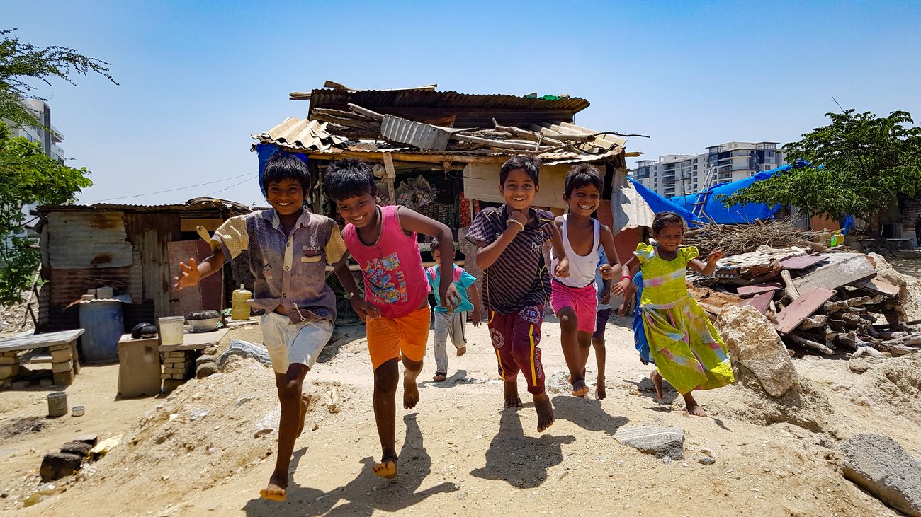 Kinder laufen und spielen fröhlich, Bangalore