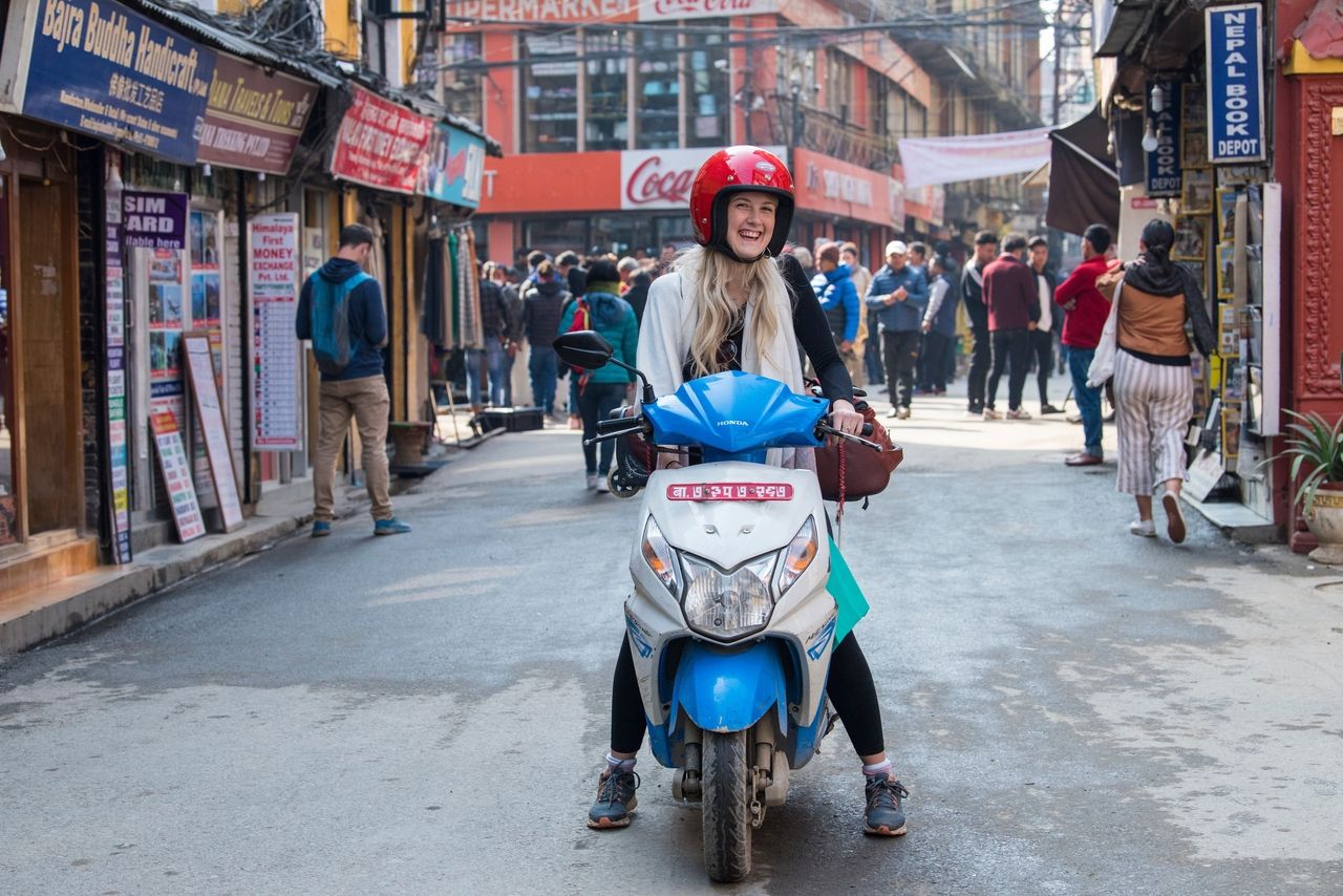 Touristen auf den Straßen im Zentrum von Kathmandu