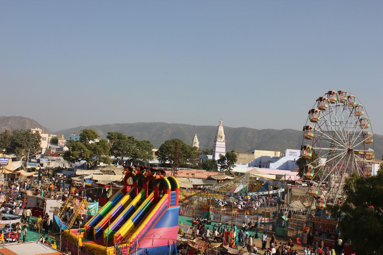 Unterhaltung während des Pushkar-Festivals