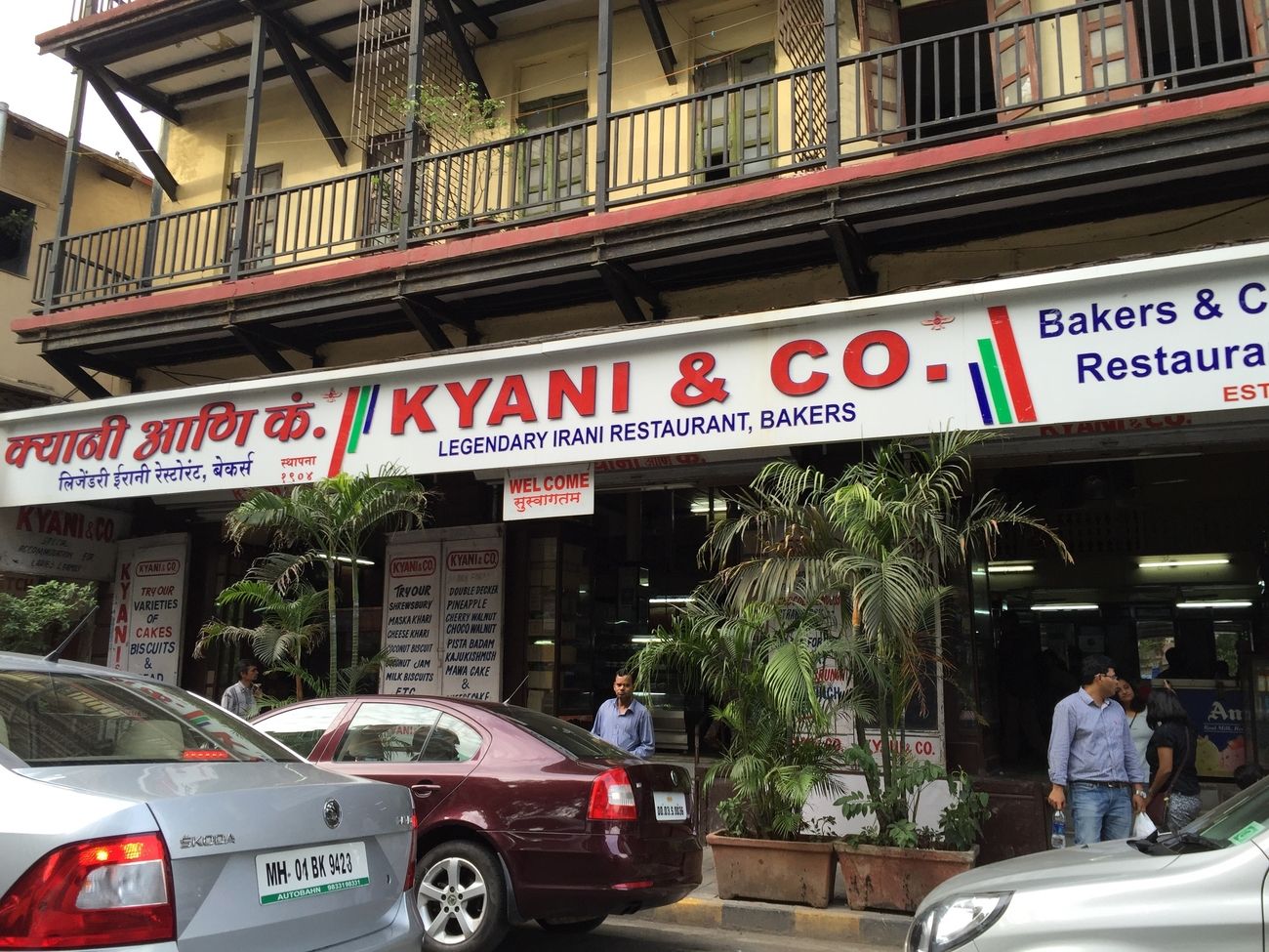 kyani and co ist eine der wenigen traditionellen irani-bäckereien in mumbai