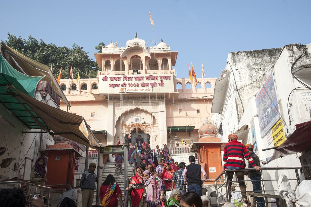 Pilger zum Brahma Tempel Pushkar Reiseführer